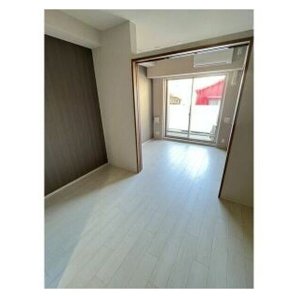 スプランディッド新大阪EASTの居間・リビング