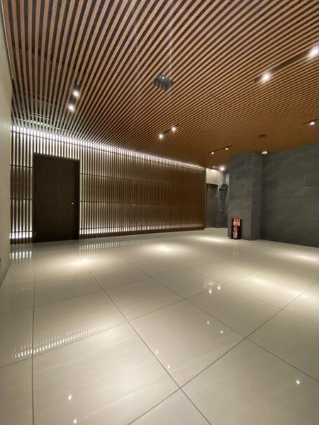 スプランディッド新大阪EASTのロビー