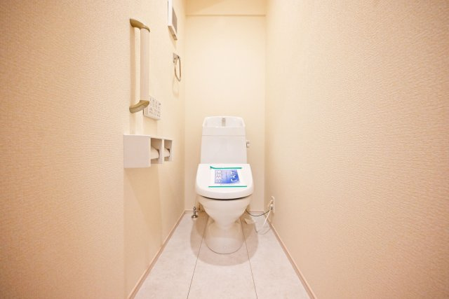 ブルーミングガーデン泉町新築一戸建て│3LDK+駐車2台可(車種制限有)のトイレ|1・2階に1か所ずつウォッシュトイレを導入しています。