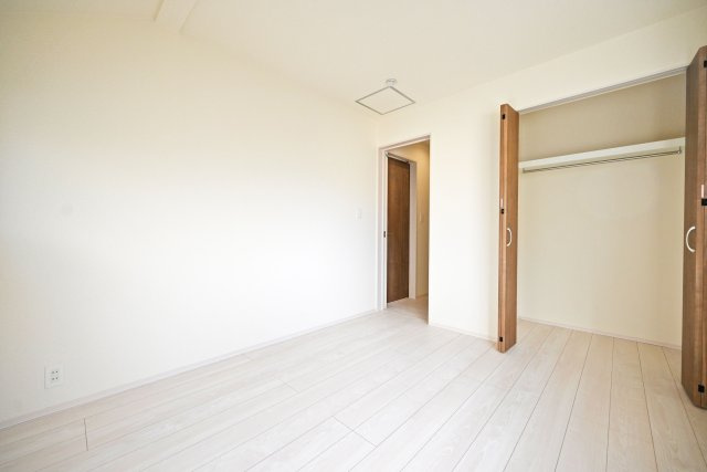 ブルーミングガーデン泉町新築一戸建て│3LDK+駐車2台可(車種制限有)の洋室|-洋室約5.2帖(2F)-