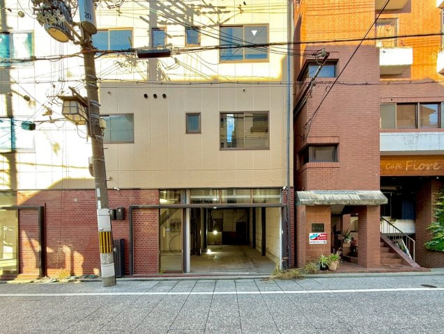 東山安井ビルの外観
