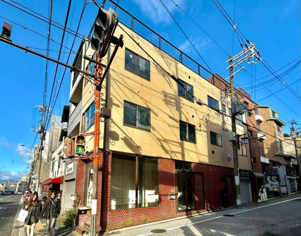 東山安井ビルの外観