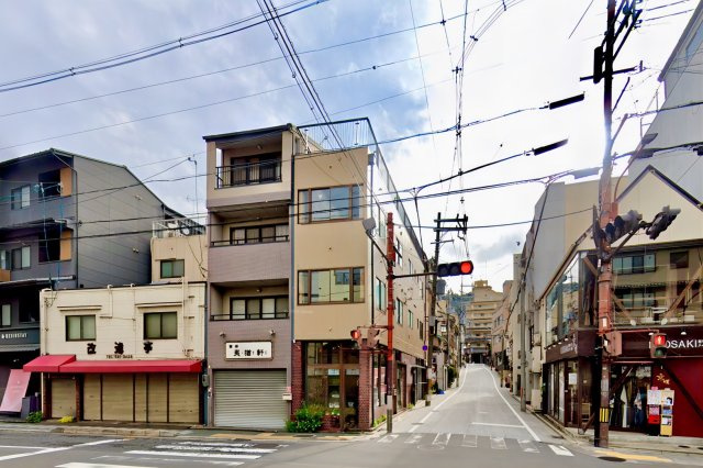 東山安井ビルの外観