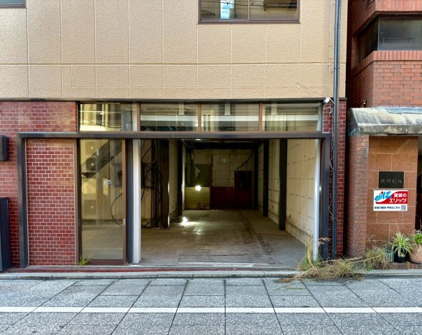東山安井ビルの外観