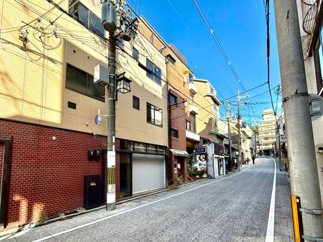 東山安井ビルの外観