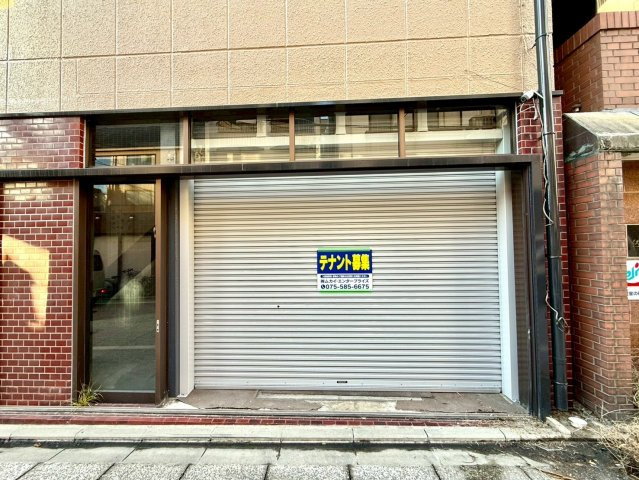 東山安井ビルの外観