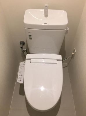 【トイレ】 | EMBELLIR中野富士見町 | 温水洗浄便座。