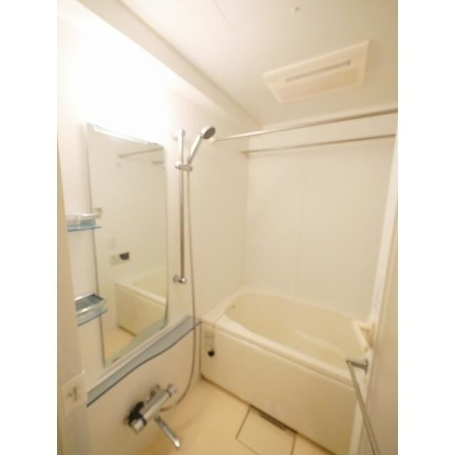 コンフォリア春日富坂の浴室