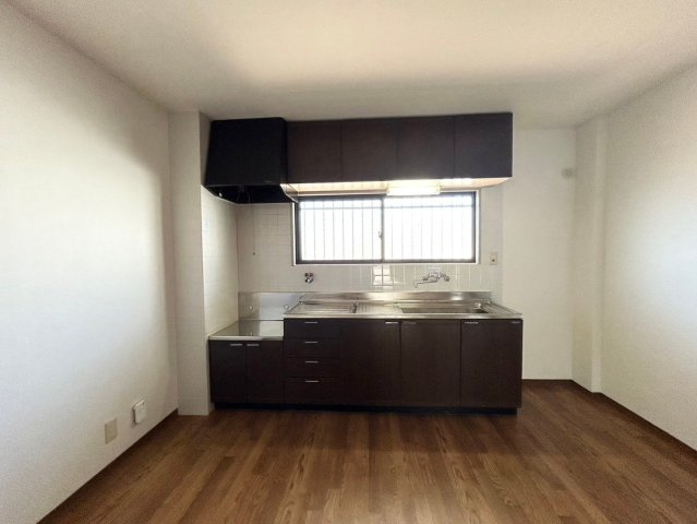 北川ハイツのキッチン|使いやすいリビングです