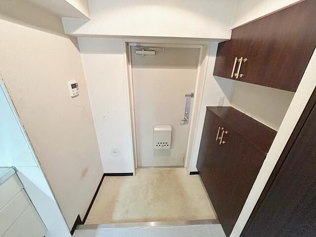 調布市上石原３丁目の中古マンションの玄関