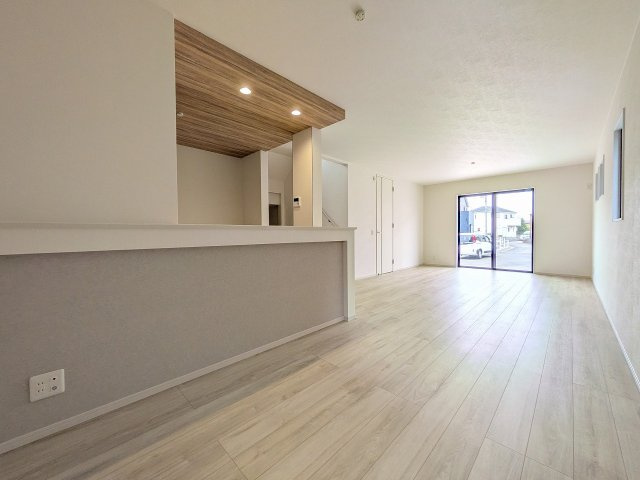 八王子市　小比企町　新築一戸建て　１期の居間・リビング|～20.0帖の明るく開放感のあるLDK、家族団欒の時間をお過ごしいただけます～