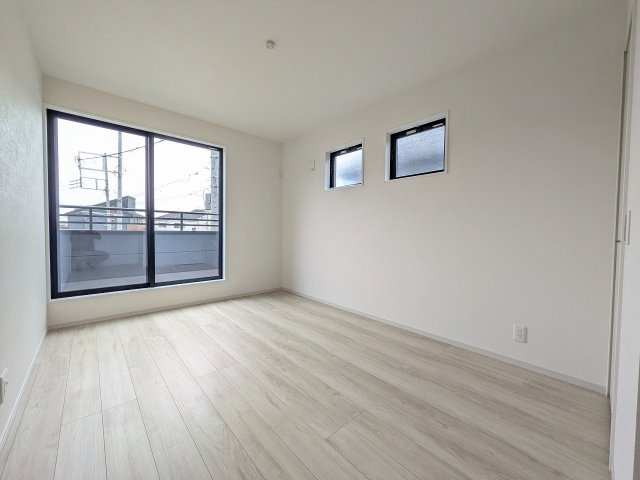 八王子市　小比企町　新築一戸建て　１期の寝室|～2階バルコニーに面している6.7帖の主寝室～