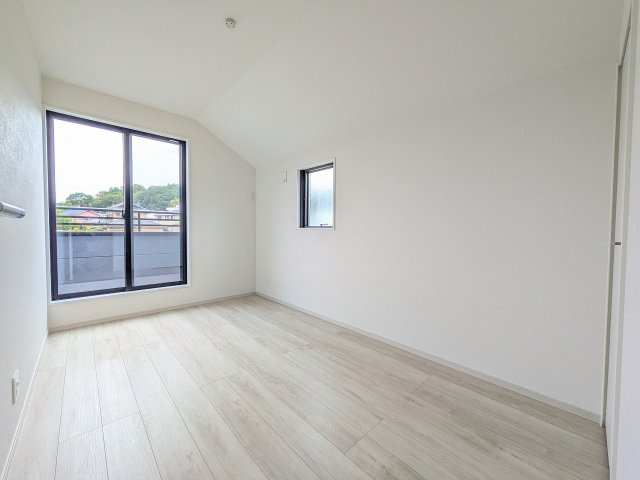 八王子市　小比企町　新築一戸建て　１期の洋室|～西側バルコニーに面している5.0帖の洋室です～