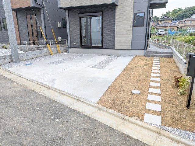 八王子市　小比企町　新築一戸建て　１期の駐車場|～並列2台駐車可能カースペース～