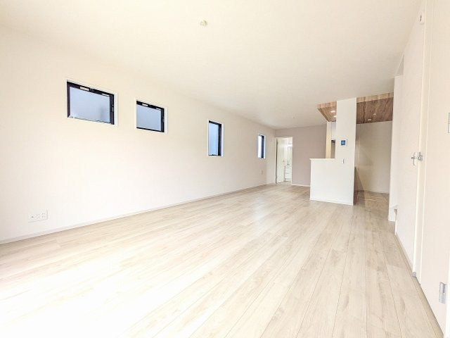 八王子市　小比企町　新築一戸建て　１期の居間・リビング|～20.0帖の明るく開放感のあるLDK、家族団欒の時間をお過ごしいただけます～