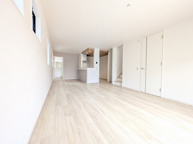 八王子市　小比企町　新築一戸建て　１期の居間・リビング|～20.0帖の明るく開放感のあるLDK、家族団欒の時間をお過ごしいただけます～