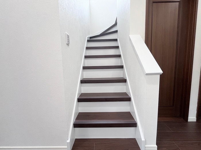 草加市金明町　中古戸建のその他|階段