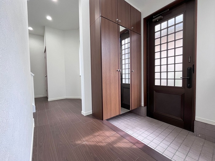 草加市金明町　中古戸建の玄関