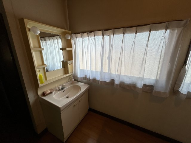栃木市仲方町　中古戸建の独立洗面台