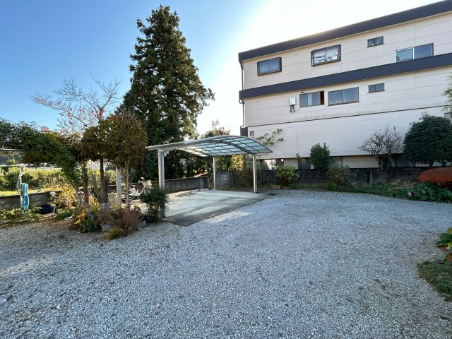 栃木市仲方町　中古戸建の駐車場