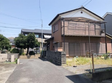 敷地面積45坪　売地　川越市的場の前面道路含む現地写真|西側約4.0ｍ公道、14.9ｍ接道
接道幅が広い為、お車の出し入れもラクラクです♪