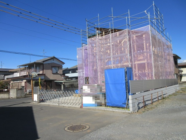 【仲介手数料無料】新築戸建　深谷市岡里13-1（全1棟）の前面道路含む現地写真