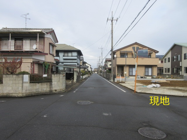 【仲介手数料無料】新築戸建　深谷市岡里13-1（全1棟）の前面道路含む現地写真