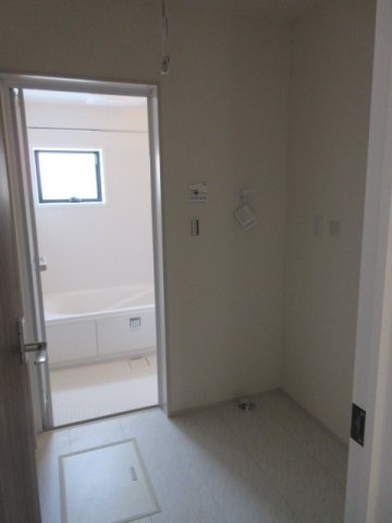 【仲介手数料無料】新築戸建　深谷市岡里13-1（全1棟）のランドリースペース