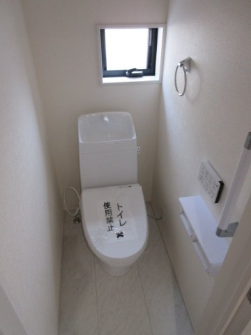 【仲介手数料無料】新築戸建　深谷市岡里13-1（全1棟）のトイレ