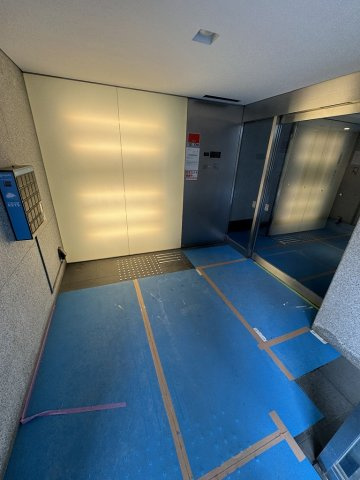 アーバンフラッツ池袋プレミアムのエントランス