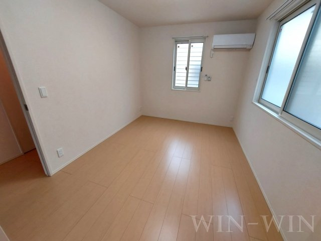 グランドソレイユ A棟の洋室