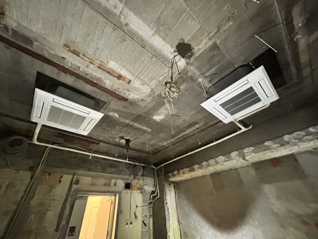 大久保ビル地下　B1のエントランス