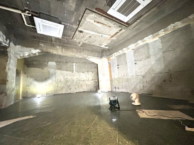 大久保ビル地下　B1の内装