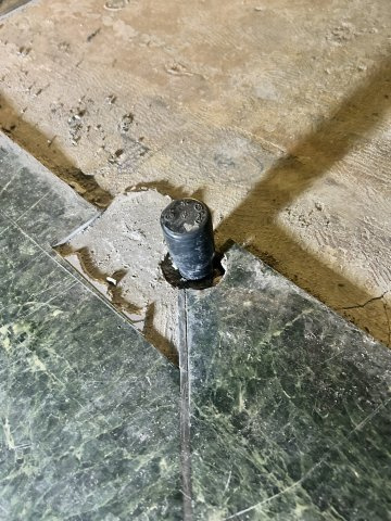 大久保ビル地下　B1の庭