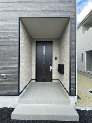 新築戸建・新築建売　いわき市小名浜南富岡第1　小名浜西小・小名浜第一中の玄関