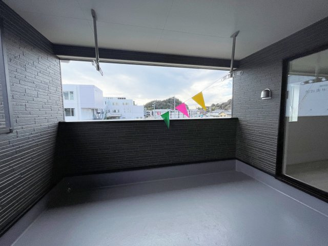 新築戸建・新築建売　いわき市小名浜南富岡第1　小名浜西小・小名浜第一中のバルコニー