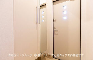 【玄関】 | フォンテーヌⅢ　Ｃ | 収納もある玄関です