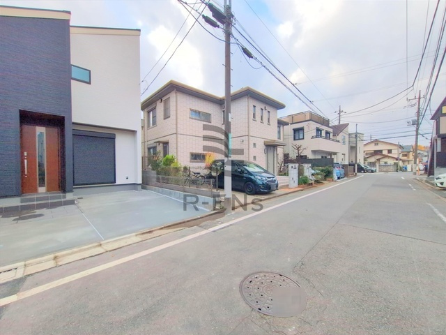 【前面道路含む現地写真】 | 練馬区春日町５丁目　新築戸建て　１号棟 | 見通しもよく落ち着いた住宅街でゆったり過ごせます