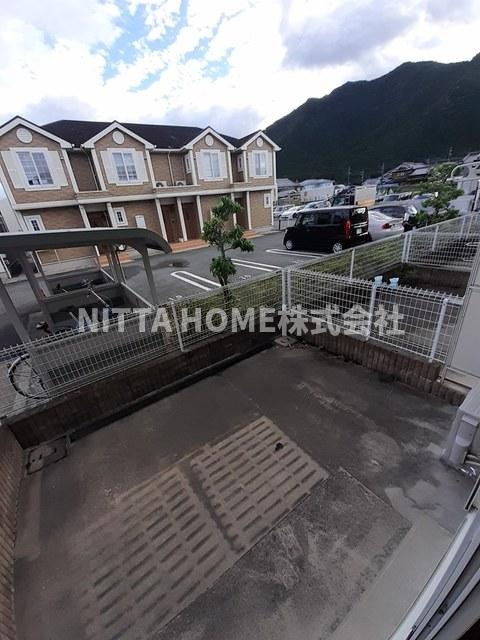 ベル ファミーユⅡ 5番館のバルコニー|テラスがあり広々です(^^)v