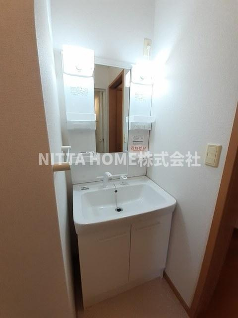 ベル ファミーユⅡ 5番館の洗面所|独立洗髪洗面化粧台なので朝の身支度にもってこい♪