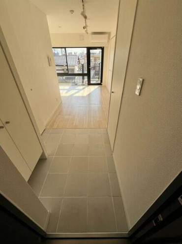 JMFレジデンス世田谷三宿　ペット相談　最上階　ネット0　南向きの玄関