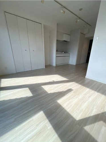 JMFレジデンス世田谷三宿　ペット相談　最上階　ネット0　南向きの居間・リビング