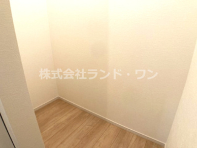 【ランドリースペース】 | 所沢市北秋津　全１棟 | 【リネン庫】タオルや洗剤、着替えなどを集約できるので、お部屋がスッキリ片付きます。