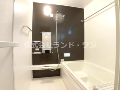 【浴室】 | 所沢市北秋津　全１棟 | お子様と一緒にバスタイムを楽しめる広々浴室。