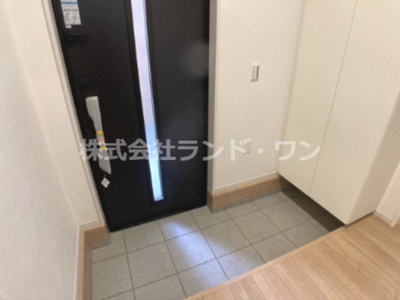 【玄関】 | 所沢市北秋津　全１棟 | 収納力の高いトールタイプのシューズBOXです
