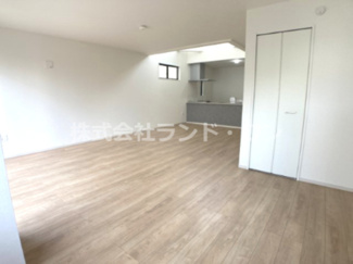 【居間・リビング】 | 所沢市北秋津　全１棟 | 家具や家電を置いても圧迫感のない広さです。