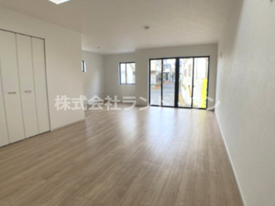 【居間・リビング】 | 所沢市北秋津　全１棟 | 寒い冬でも足元から暖まるＬＤ床暖房付き