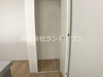 【収納】 | 所沢市北秋津　全１棟 | キッチン近くにある収納はパントリーとしても使えます♪
