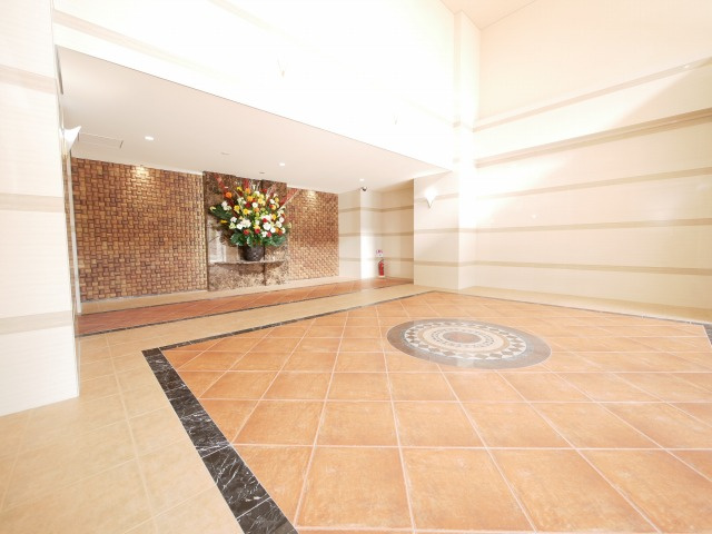 Luxe新大阪IVのエントランス