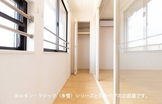 【内装】 | フォンテーヌⅢ　Ｃ | 明るい色調の室内です